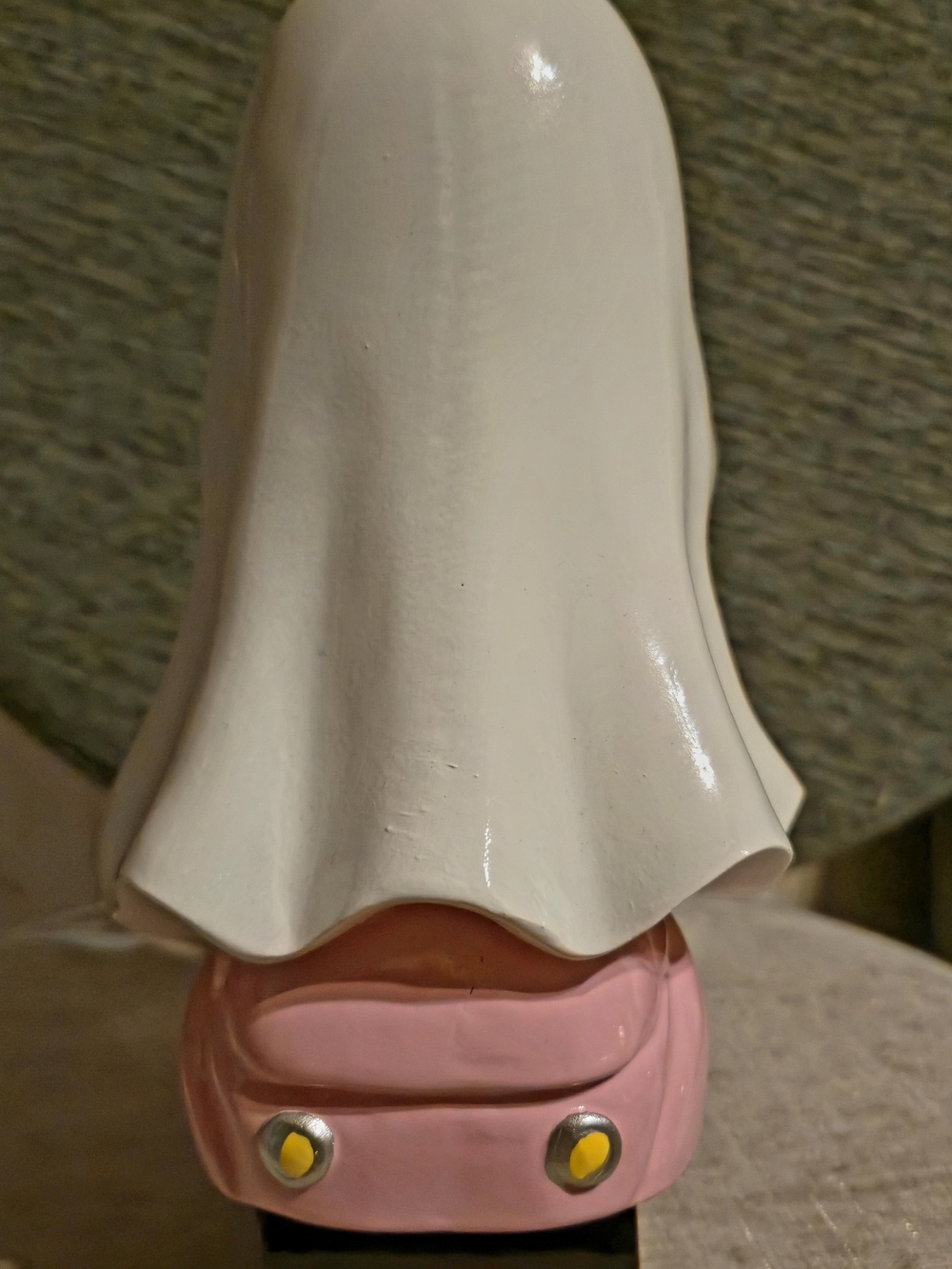 Viral Pink-O-Ween Ceramic Ghost Riding Scooter Figurine – Pastel Summerween NWT - Picture 4 of 7
